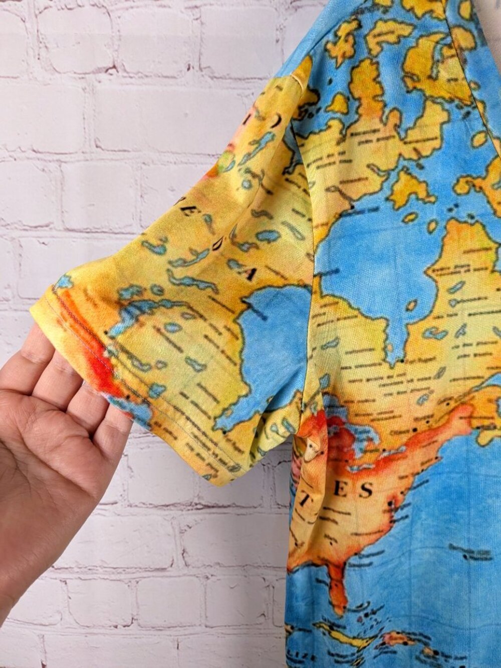 World Map Graphic Tee V-Neck L - Picture 4 of 7